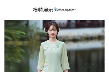 3/4-Sleeve V-Neck Floral Hanfu Top / High Waist Midi A-Line Skirt / Set