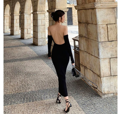 Langärmliges, schulterfreies, schlichtes, rückenfreies Midi-Etuikleid aus Strick