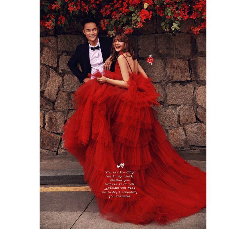 Sleeveless V-Neck Plain Tiered A-Line Evening Gown