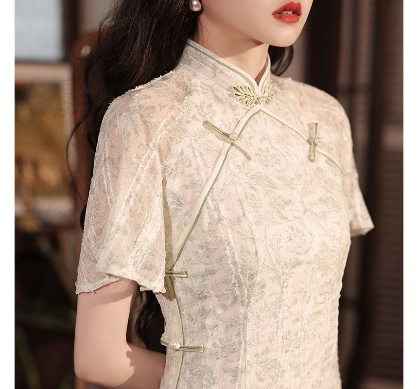 Short-Sleeve Flower Embroidered Qipao