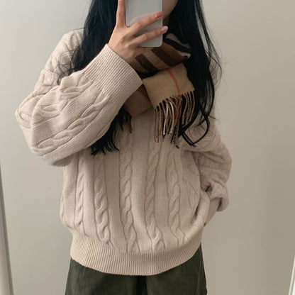 Zopfmusterpullover mit V-Ausschnitt