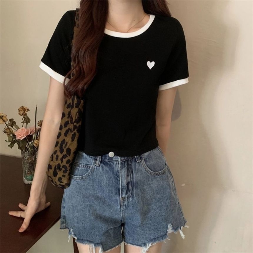 Short-Sleeve Round Neck Heart Contrast Trim Tee