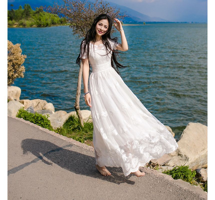 Short-Sleeve Round Neck Plain Flower Embroidered Lace Maxi A-Line Dress