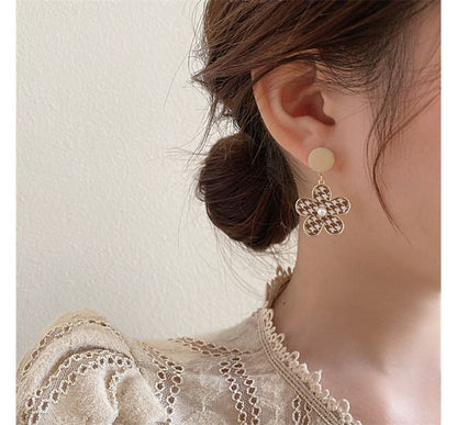 Houndstooth Floral Asymmetrical Alloy Dangle Earring