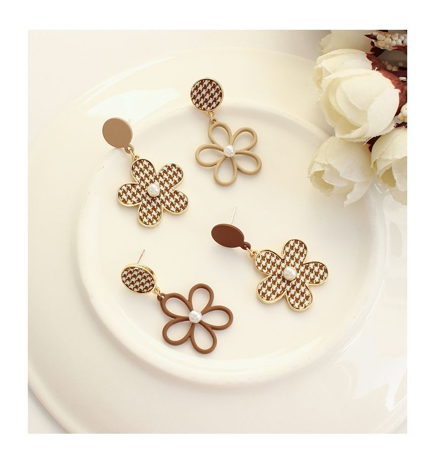 Houndstooth Floral Asymmetrical Alloy Dangle Earring