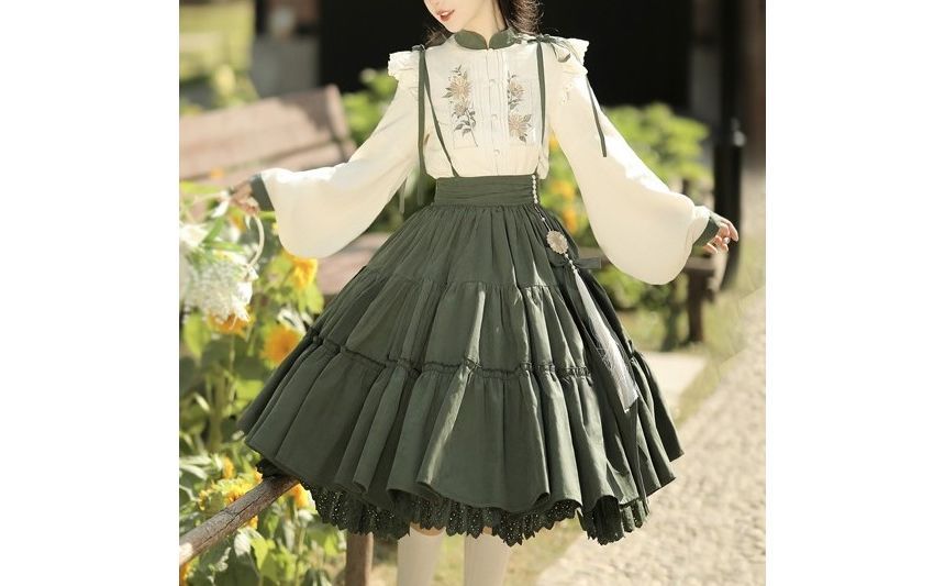 Lolita-Bluse mit Blumenstickerei und Spitzenbesatz / Midi-Pulloverkleid / Set