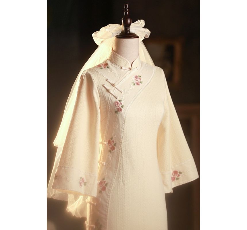 3/4-Sleeve Floral Embroidered Midi Qipao