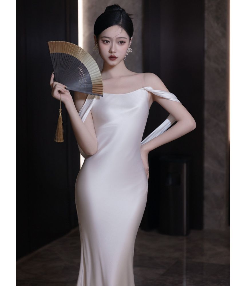 Sleeveless Square Neck Plain Floral Embroidered Panel Mesh Mermaid Wedding Gown