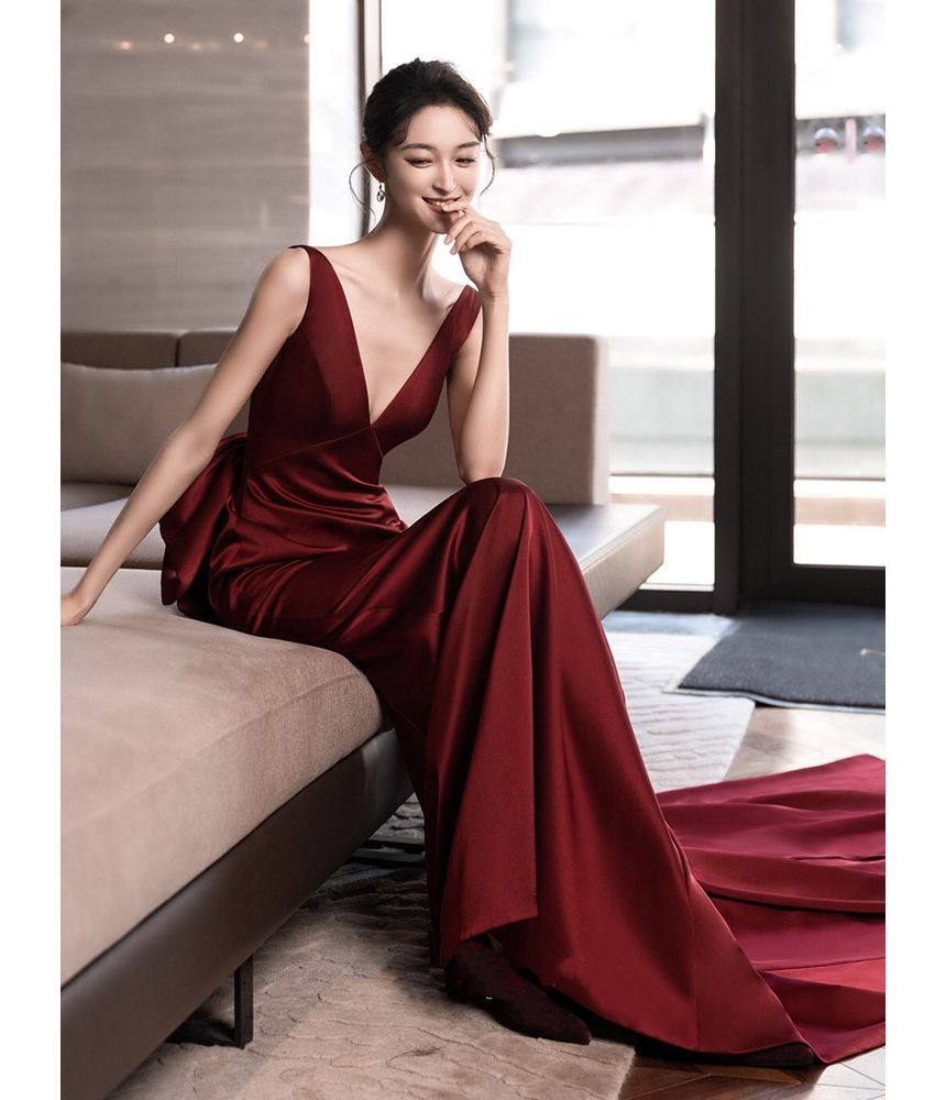 Sleeveless V-Neck Plain Backless Bow A-Line Evening Gown