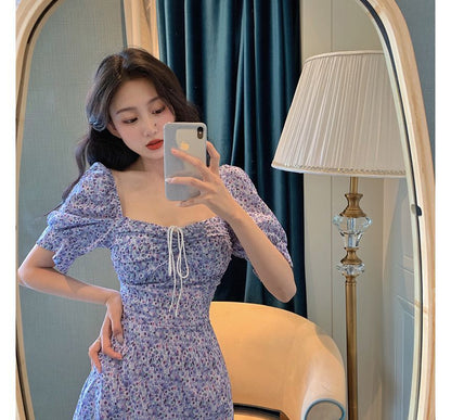 Short-Sleeve Square Neck Floral Mini Sheath Dress