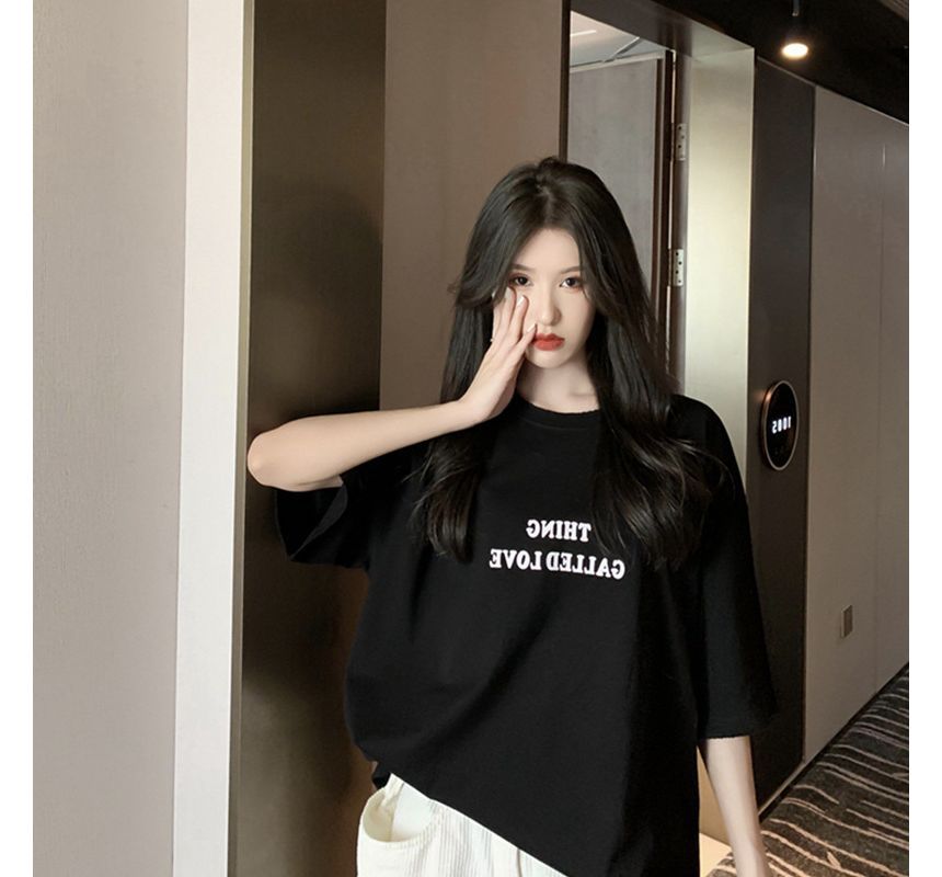 Short-Sleeve Round Neck Lettering Tee