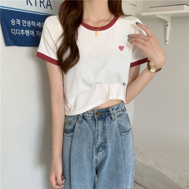 Short-Sleeve Contrast Trim Heart Embroidered Cropped Tee
