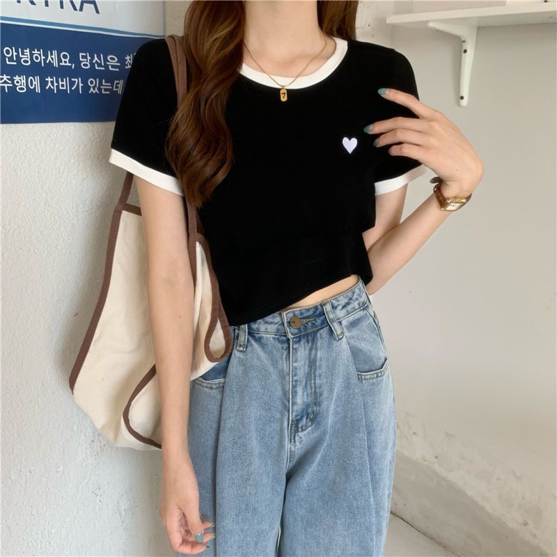 Short-Sleeve Contrast Trim Heart Embroidered Cropped Tee