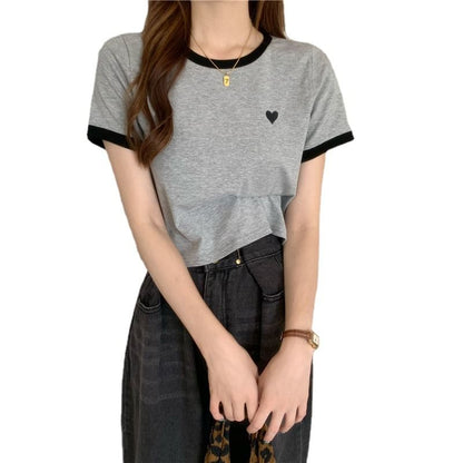 Short-Sleeve Contrast Trim Heart Embroidered Cropped Tee