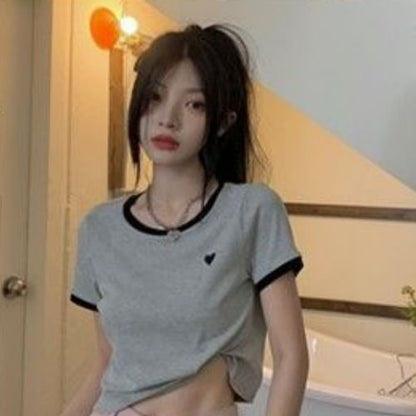 Short-Sleeve Contrast Trim Heart Embroidered Cropped Tee