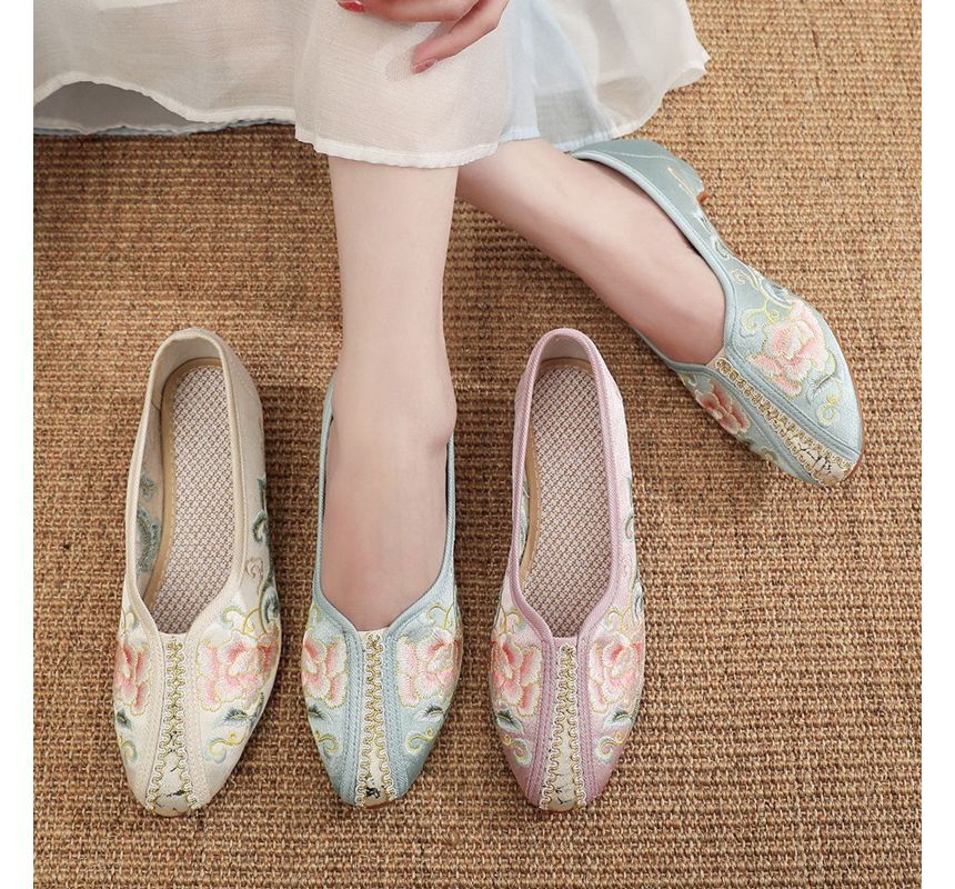 Floral Embroidered Satin Pumps