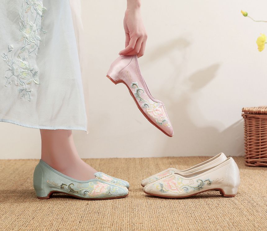 Floral Embroidered Satin Pumps