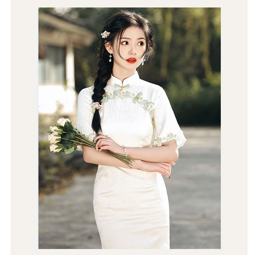 Short-Sleeve Floral Embroidered Slit Midi Qipao