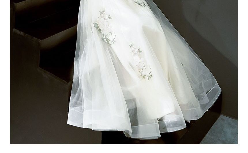 V-Neck A-Line Gown Evening Short-Sleeve Floral Embroidered