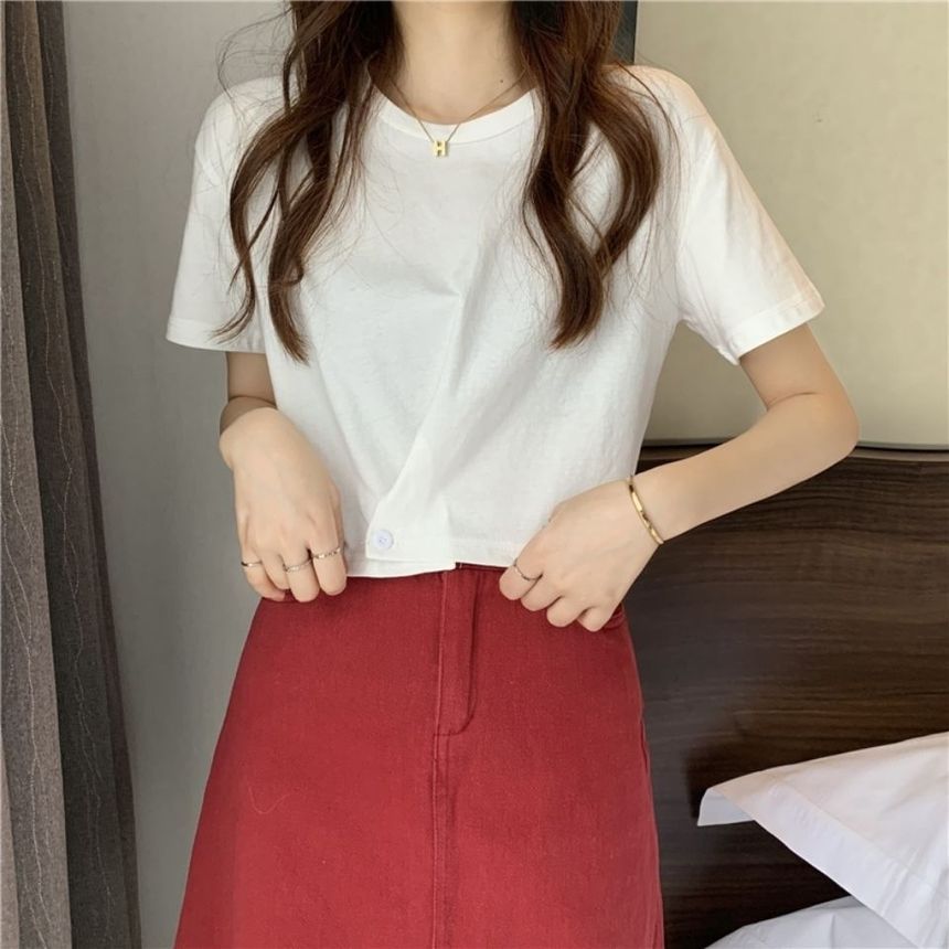 Short-Sleeve Round Neck Plain Buttoned Tee