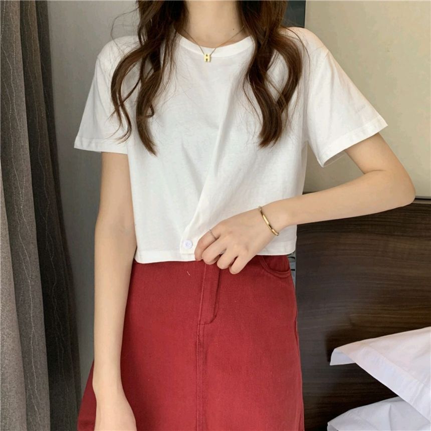 Short-Sleeve Round Neck Plain Buttoned Tee