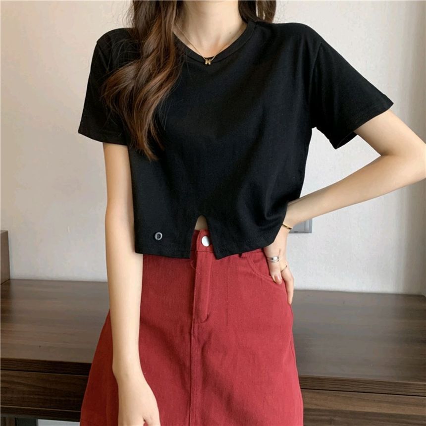 Short-Sleeve Round Neck Plain Buttoned Tee