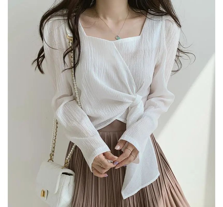 Puff-Sleeve Sweetheart-Neckline Plain Tie-Side Blouse