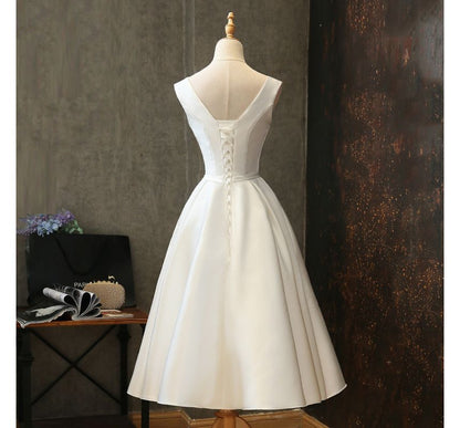 Sleeveless V-Neck Plain A-Line Cocktail Dress