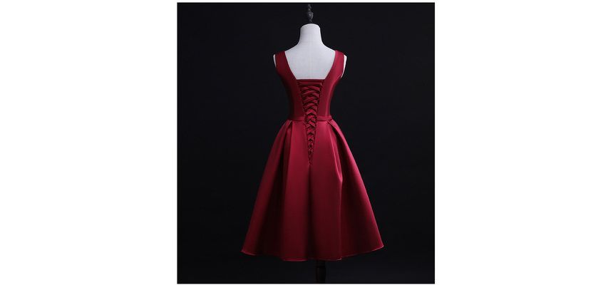 Sleeveless V-Neck Plain A-Line Cocktail Dress