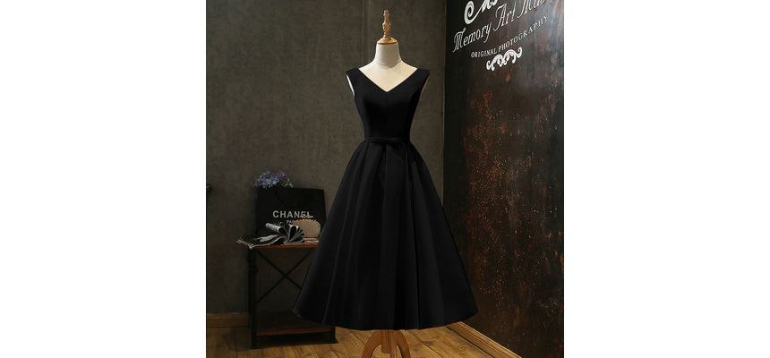 Sleeveless V-Neck Plain A-Line Cocktail Dress