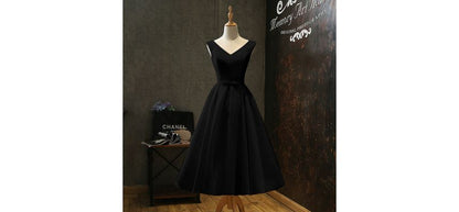 Sleeveless V-Neck Plain A-Line Cocktail Dress