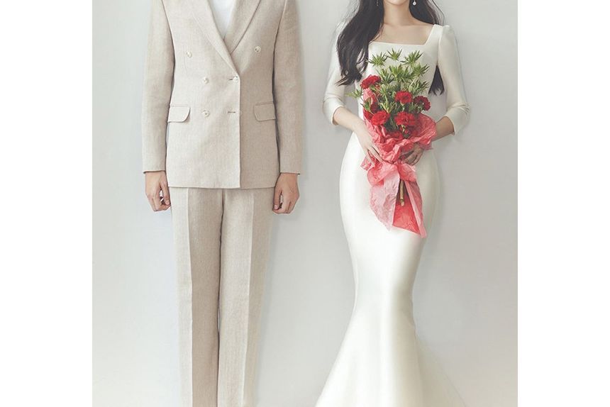 3/4-Sleeve Square-Neck Bodycon Wedding Gown