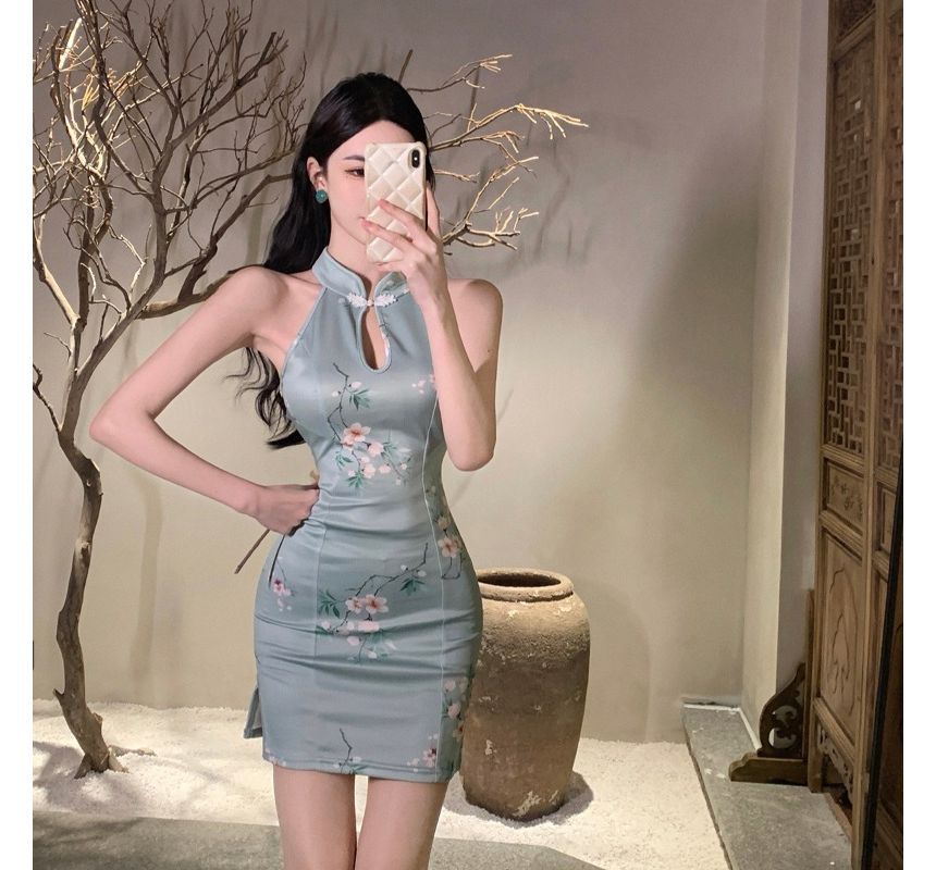 Sleeveless Floral Mini Sheath Qipao