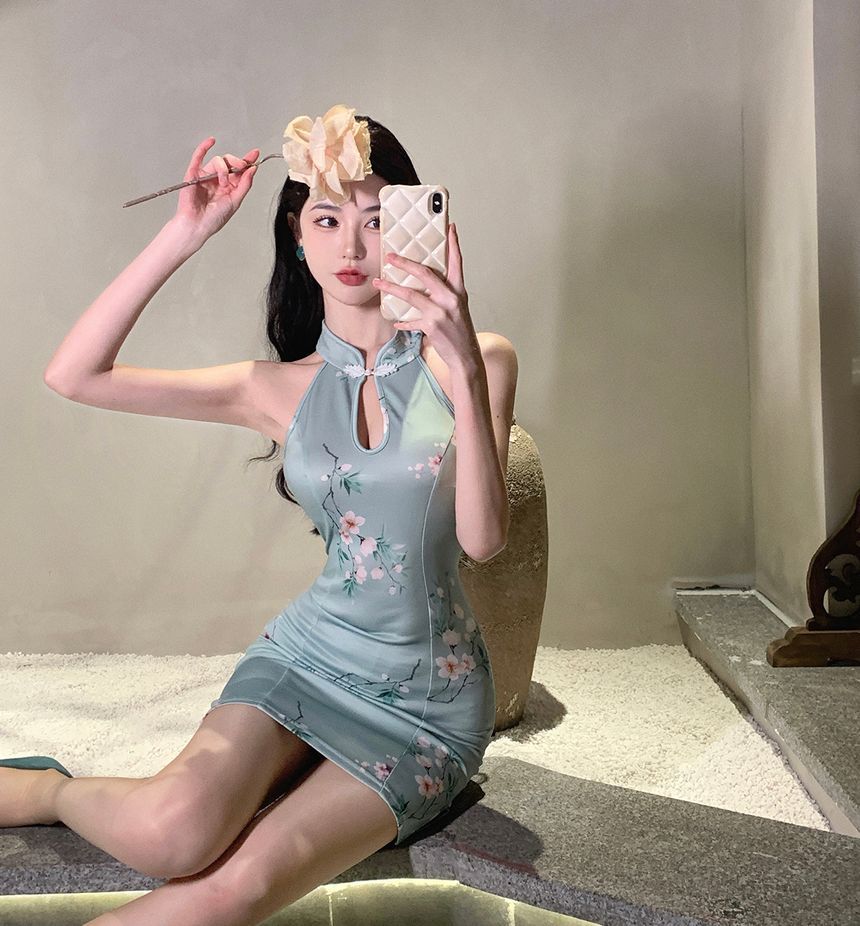 Sleeveless Floral Mini Sheath Qipao