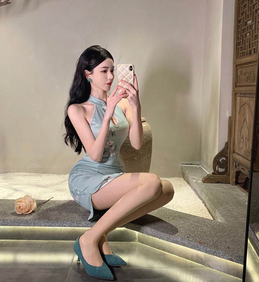 Sleeveless Floral Mini Sheath Qipao