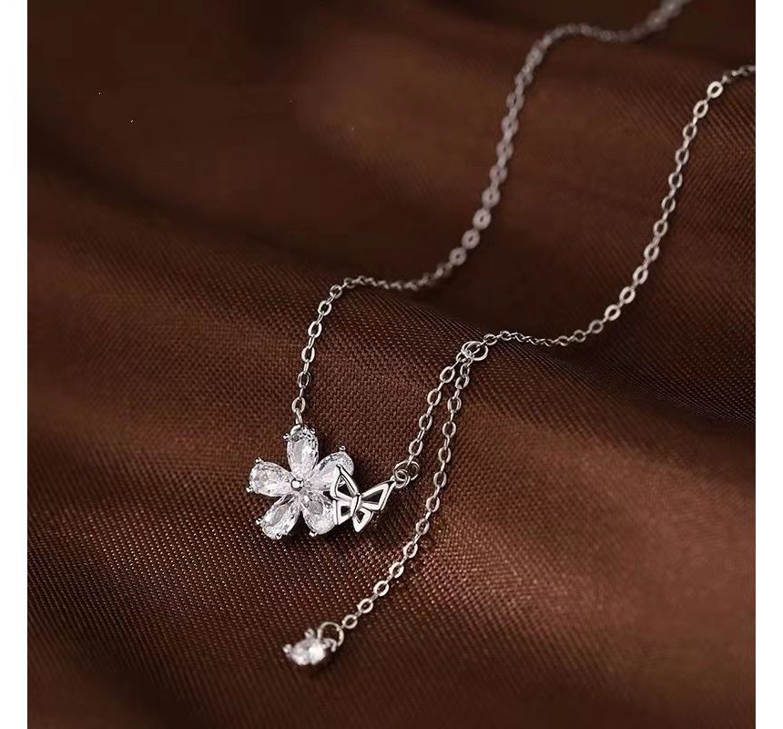 Floral Pendant Alloy Choker