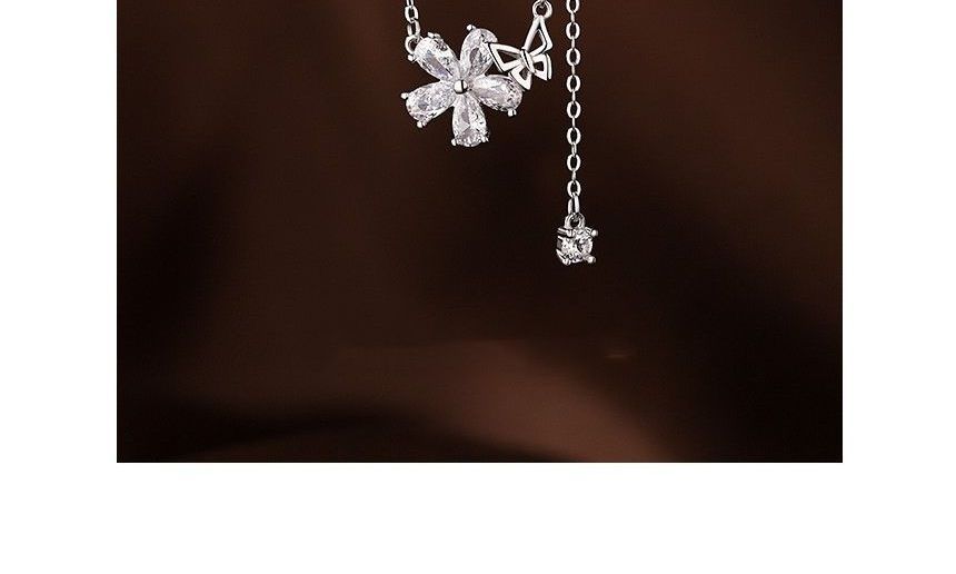 Floral Pendant Alloy Choker