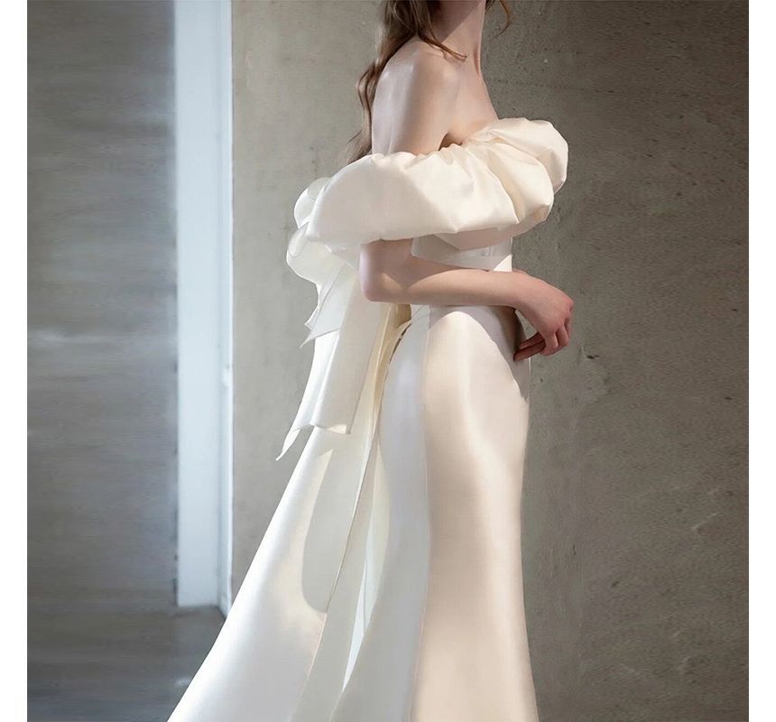 Off-Shoulder Puff-Sleeve Mermaid Wedding Gown