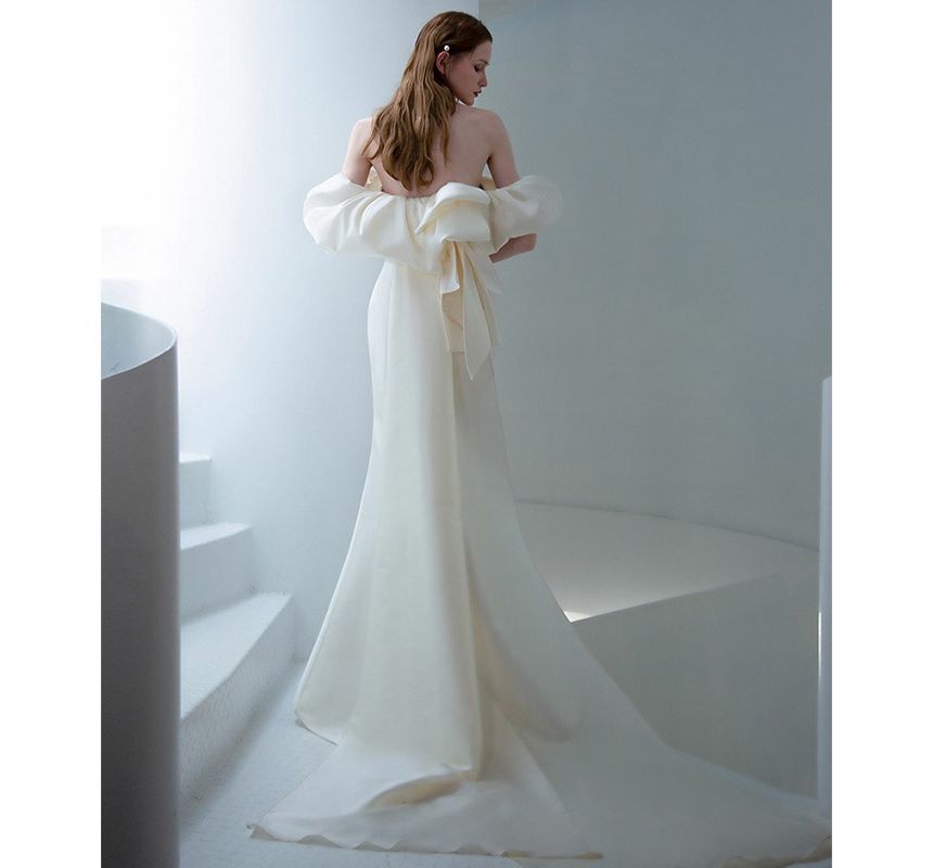 Off-Shoulder Puff-Sleeve Mermaid Wedding Gown