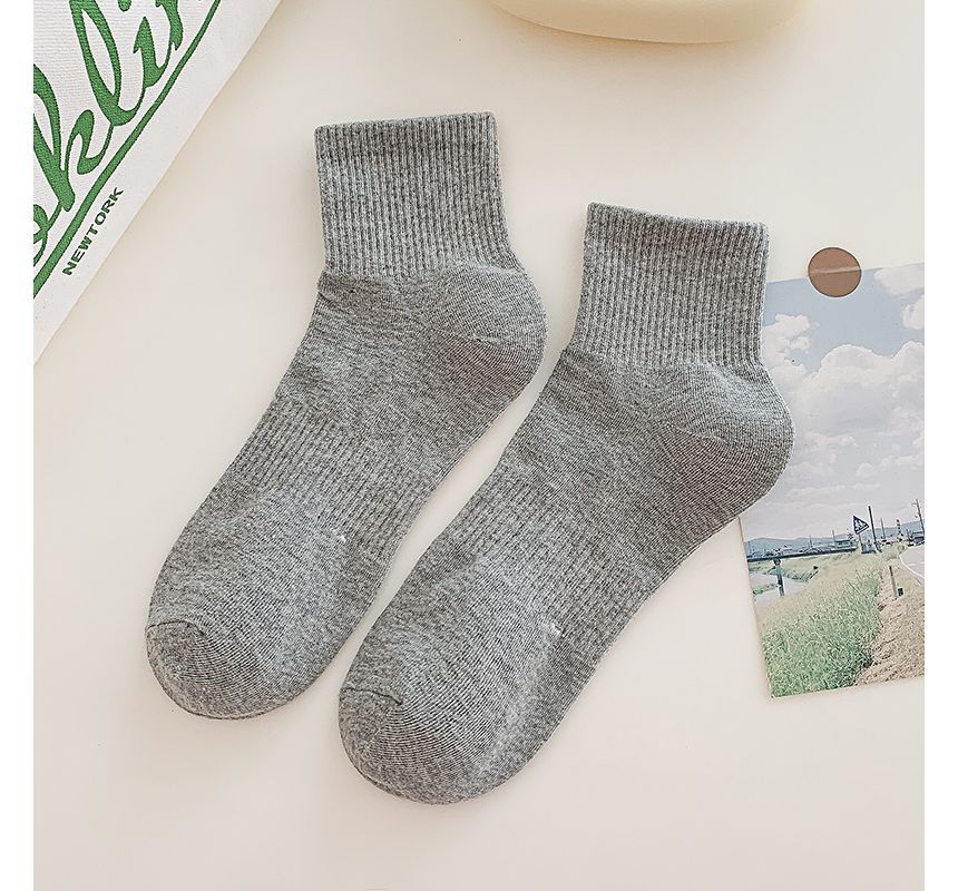 Set of 3 Pairs: Plain Ribbed Socks