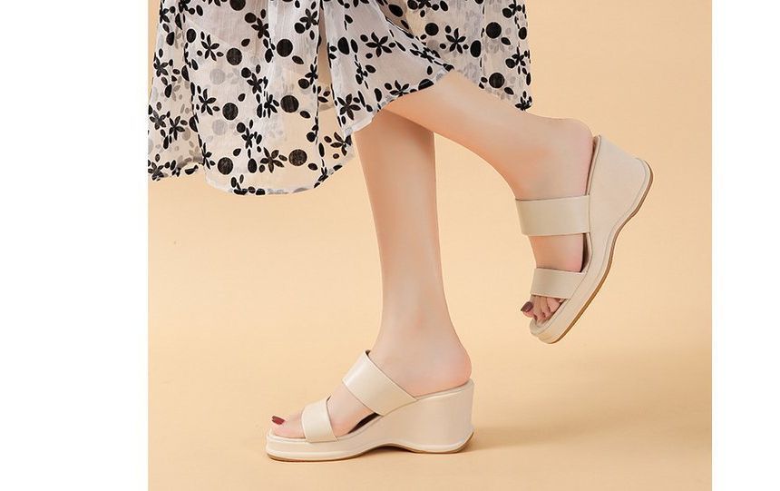 Wedge-Heel Plain Sandals