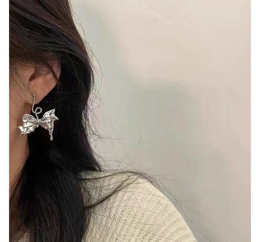 Asymmetrical Bow Earring