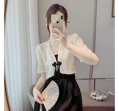 Einfarbiges, gerafftes Midi-A-Linien-Kleid mit Spaghettiträgern / Einfarbiges, kurzärmliges Bolero-Oberteil mit V-Ausschnitt und Froschverschluss