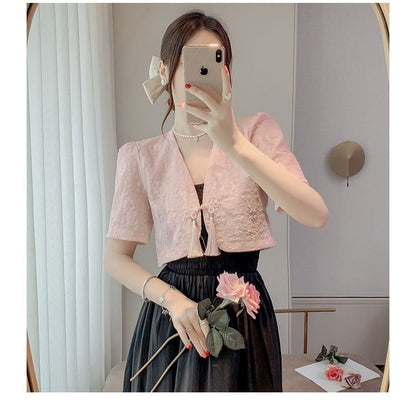 Einfarbiges, gerafftes Midi-A-Linien-Kleid mit Spaghettiträgern / Einfarbiges, kurzärmliges Bolero-Oberteil mit V-Ausschnitt und Froschverschluss