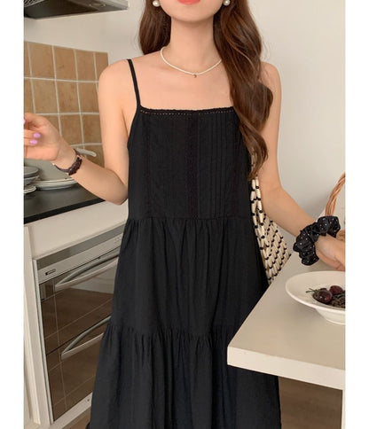 Einfarbiges A-Linien-Midikleid mit Spaghettiträgern, Lochspitze und Stufendesign