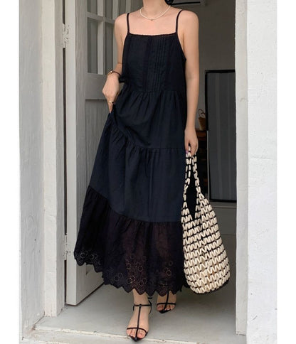 Einfarbiges A-Linien-Midikleid mit Spaghettiträgern, Lochspitze und Stufendesign