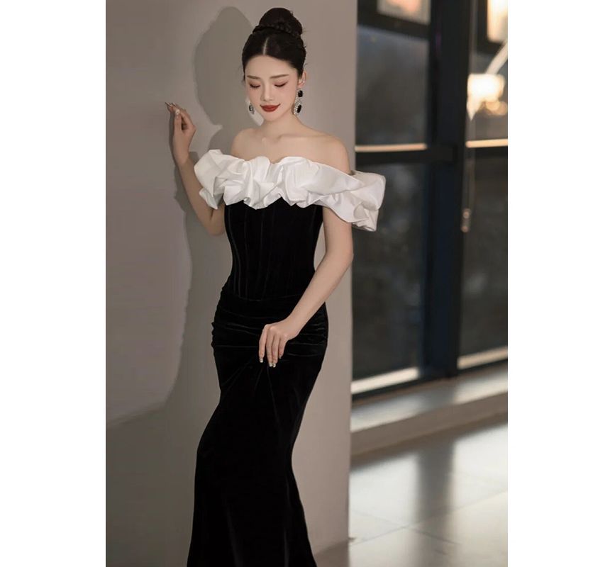 Off-Shoulder Ruffled two-Tone Velvet Mermaid Evening Gown