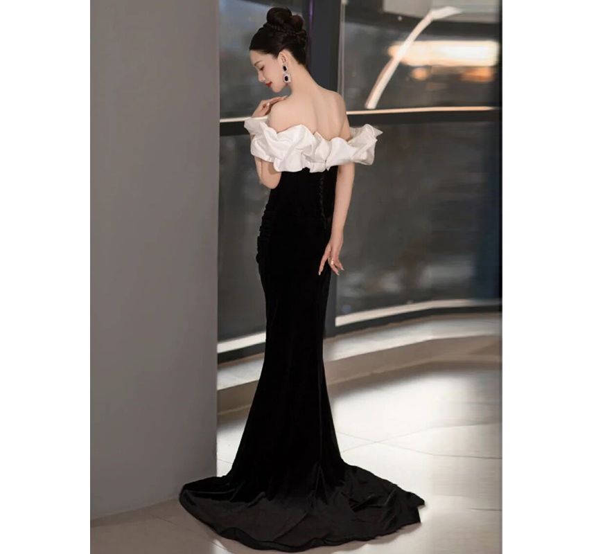 Off-Shoulder Ruffled two-Tone Velvet Mermaid Evening Gown