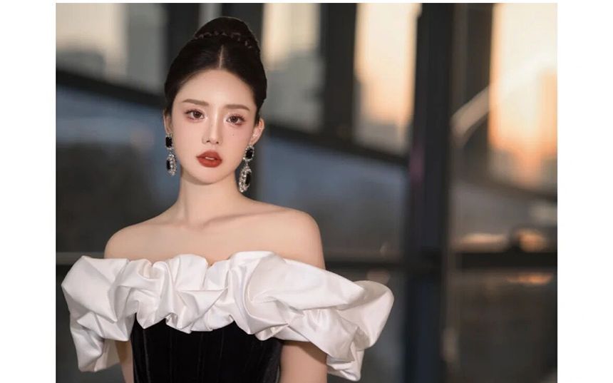 Off-Shoulder two-Tone Evening Gown Ruffled Velvet Mermaid