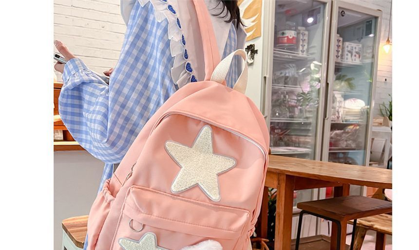 Rucksack mit mehreren Taschen und Stern-Applikationen